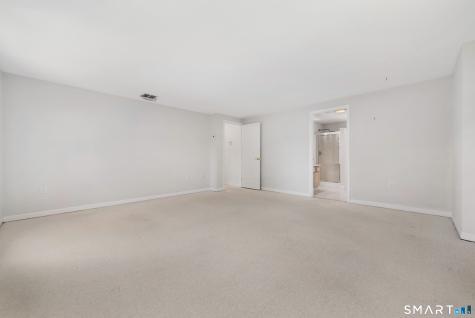 15 Blue Ridge Lane North Haven CT 06473