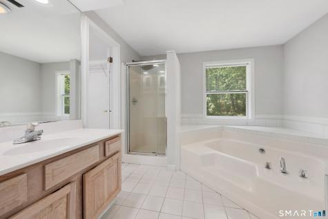 15 Blue Ridge Lane North Haven CT 06473