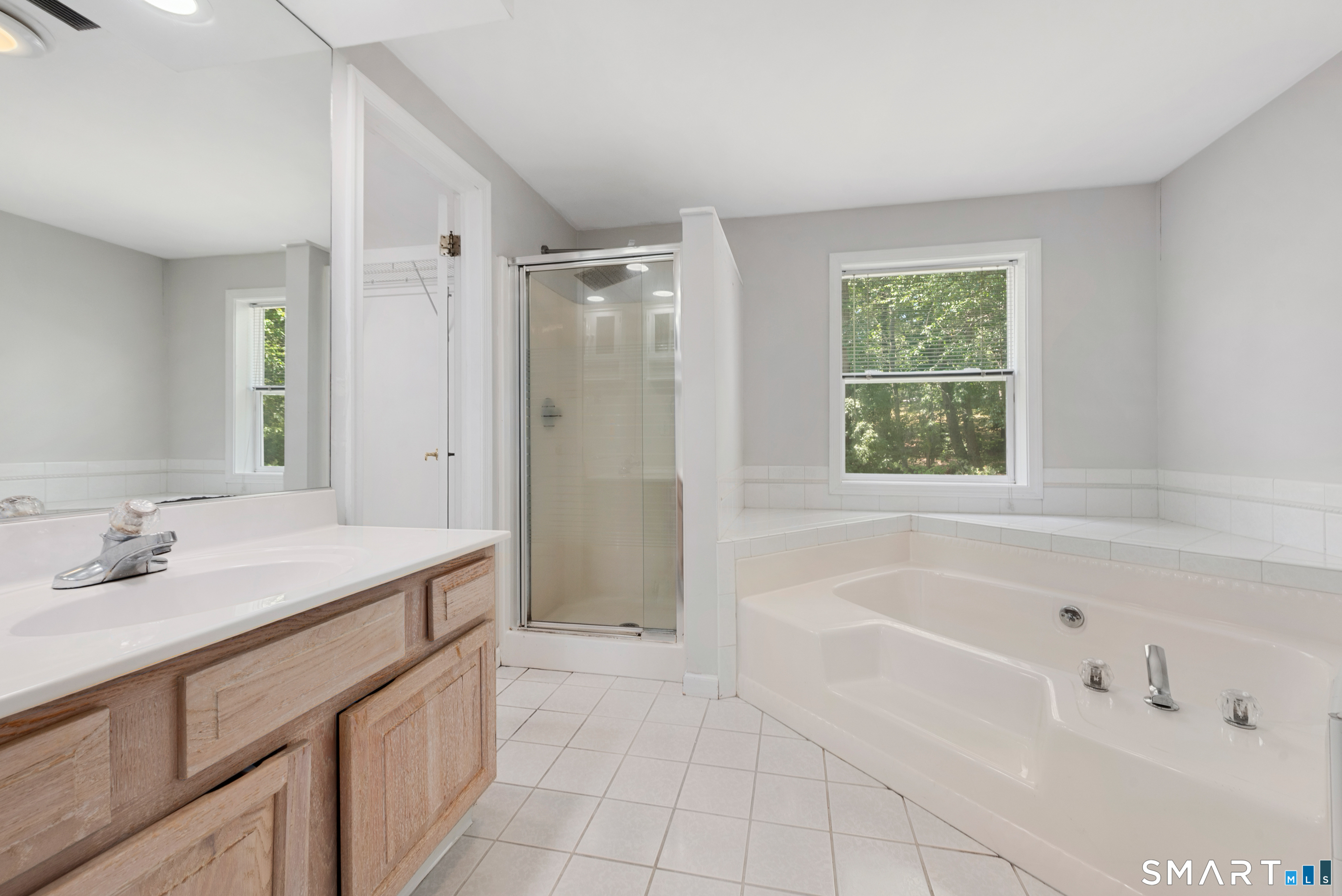 15 Blue Ridge Lane North Haven CT 06473