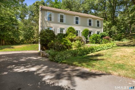 15 Blue Ridge Lane North Haven CT 06473