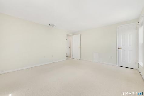 15 Blue Ridge Lane North Haven CT 06473
