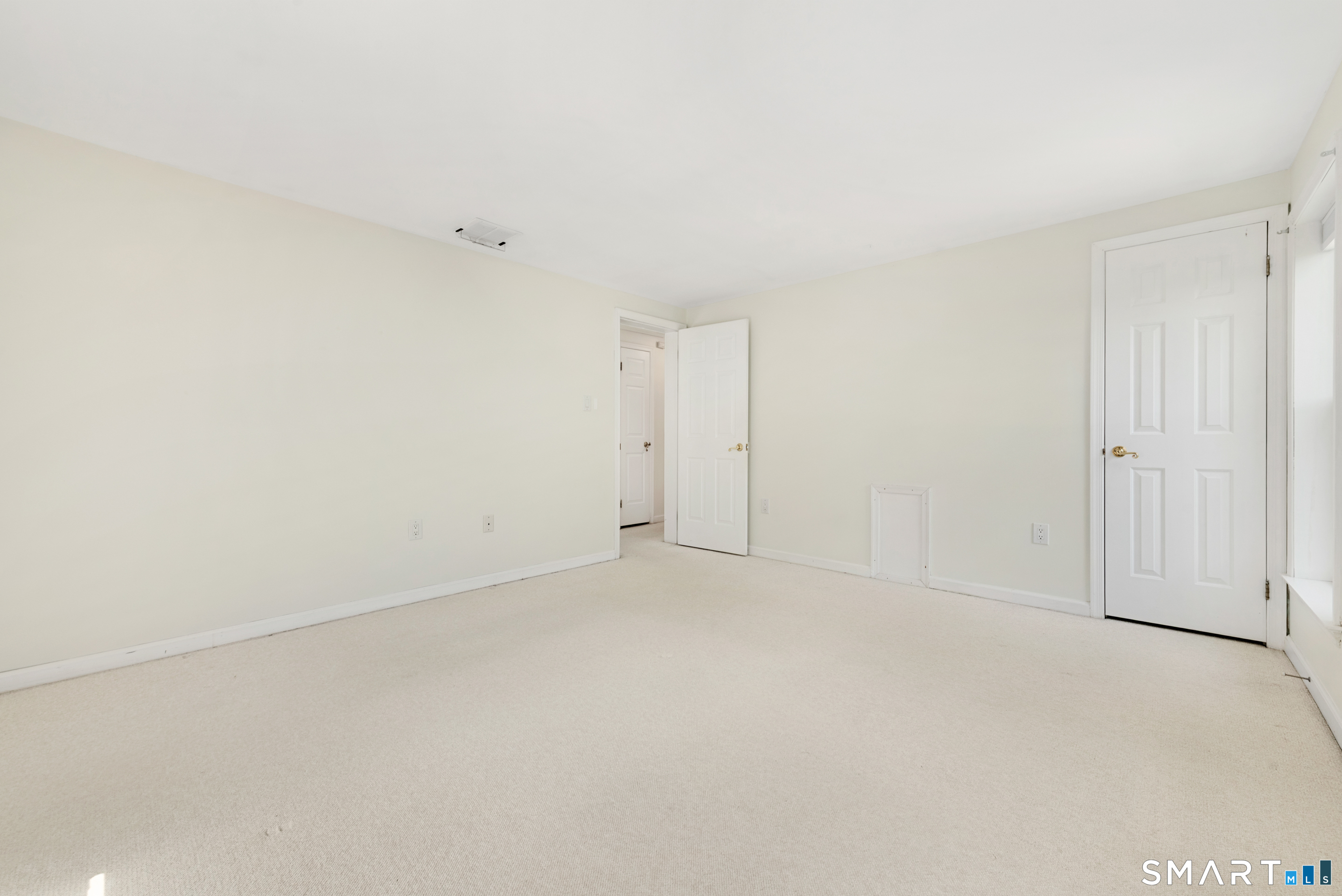 15 Blue Ridge Lane North Haven CT 06473