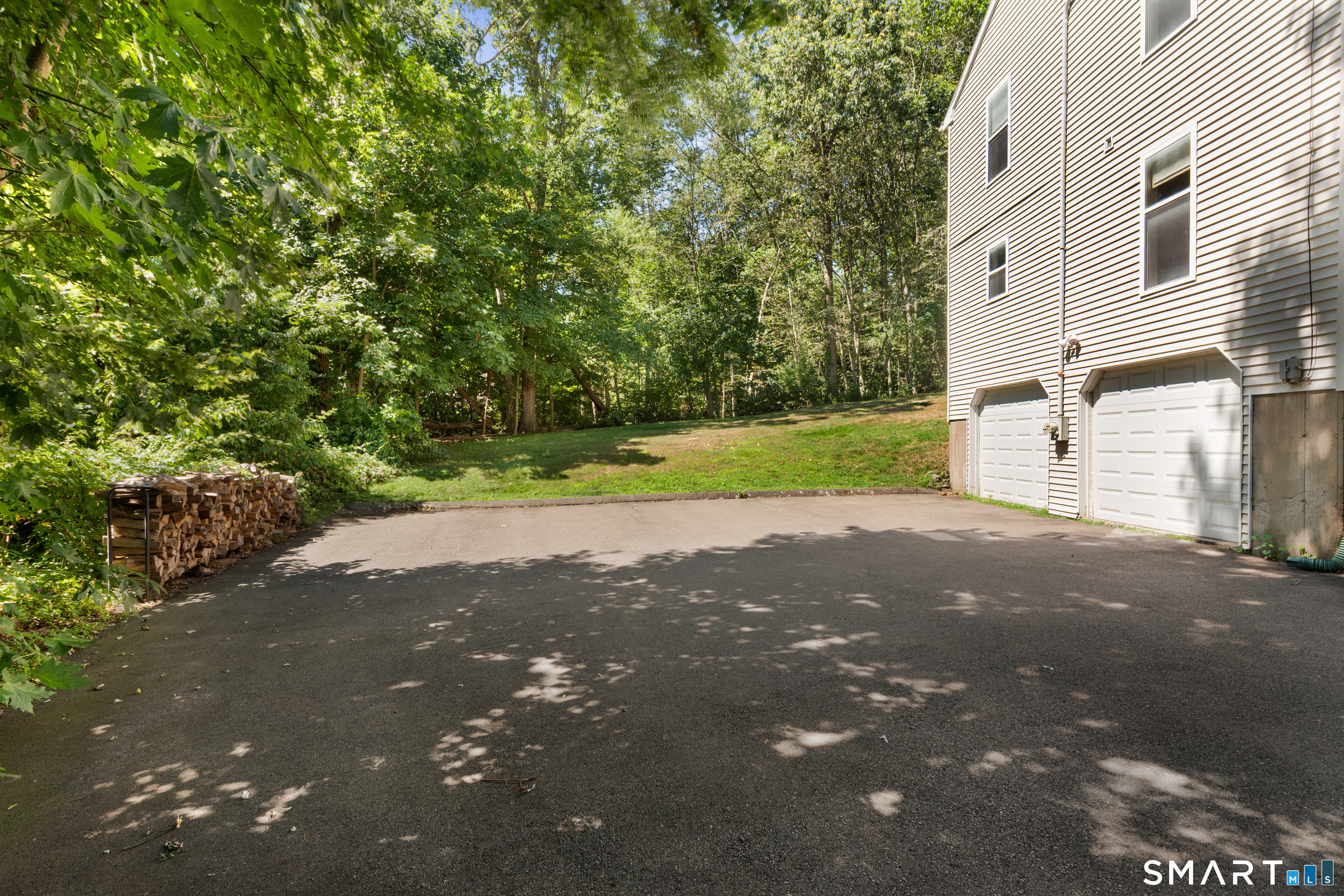 15 Blue Ridge Lane North Haven CT 06473