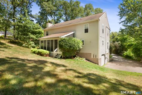 15 Blue Ridge Lane North Haven CT 06473