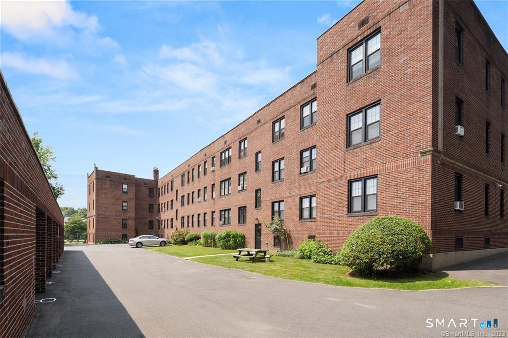 684 Farmington Avenue West Hartford CT 06119