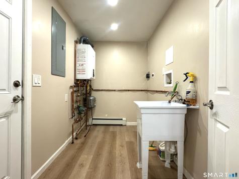 1248 North Main Street Waterbury CT 06704