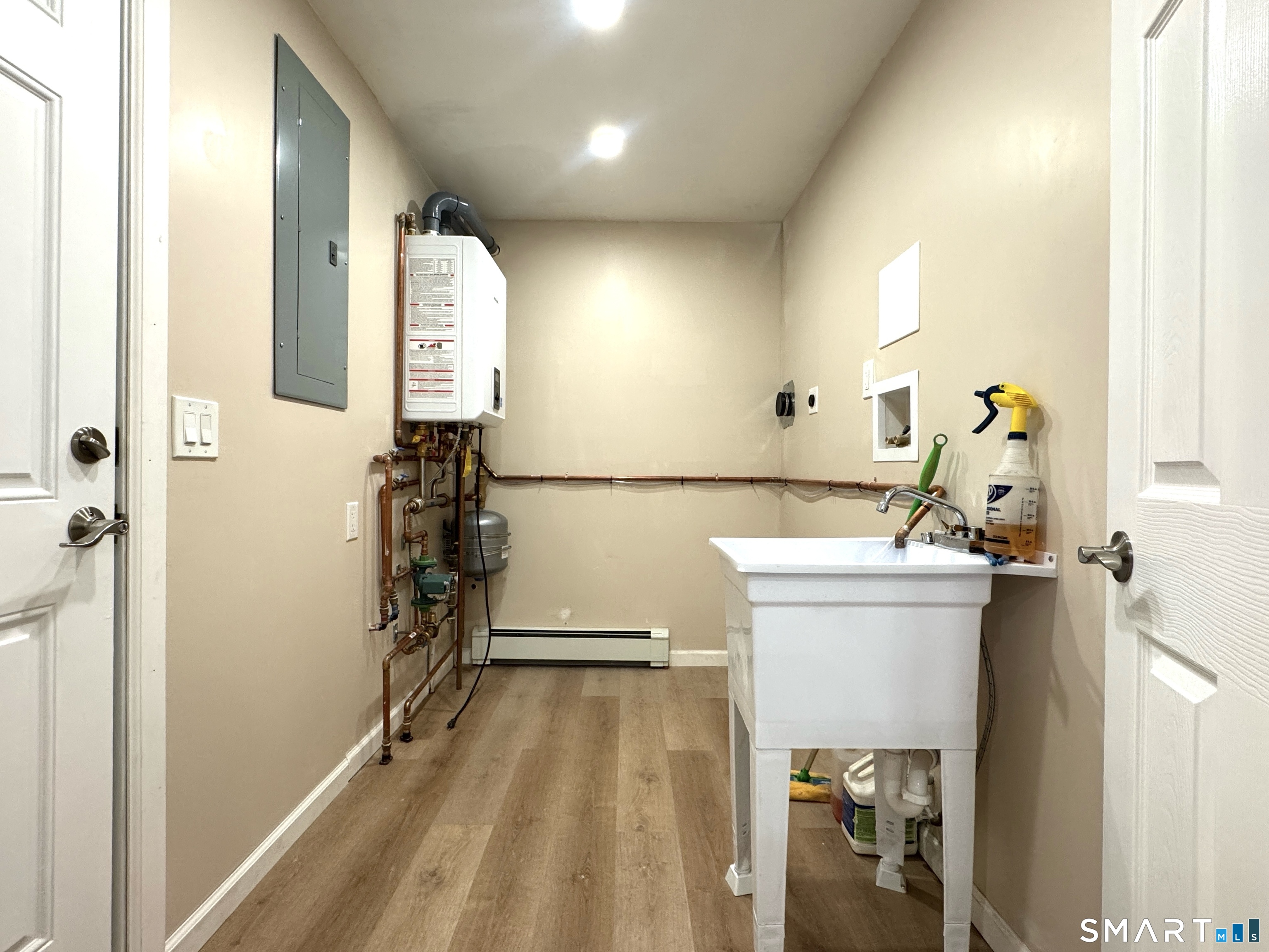 1248 North Main Street Waterbury CT 06704