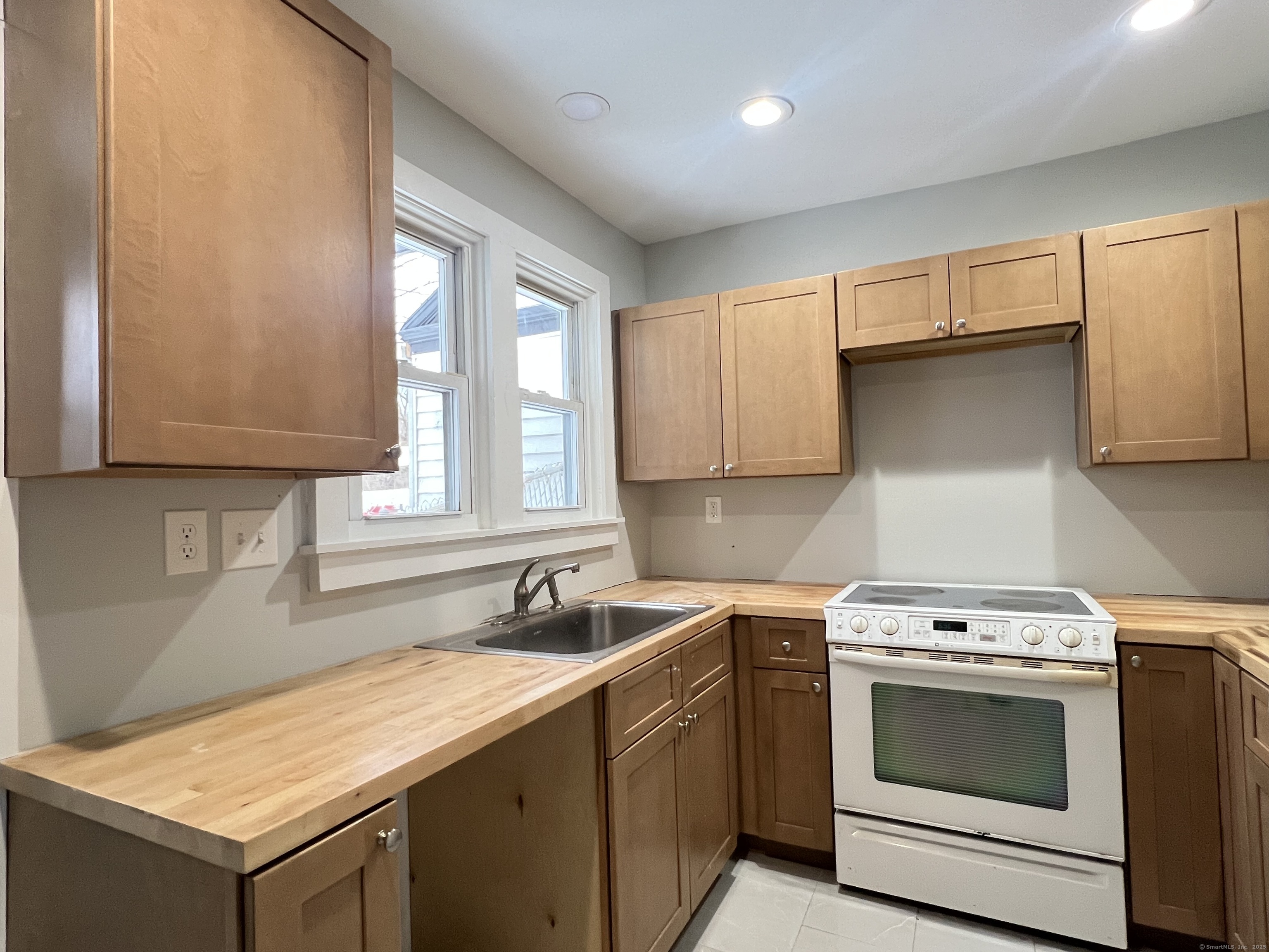 26 Allendale Road Hartford CT 06106