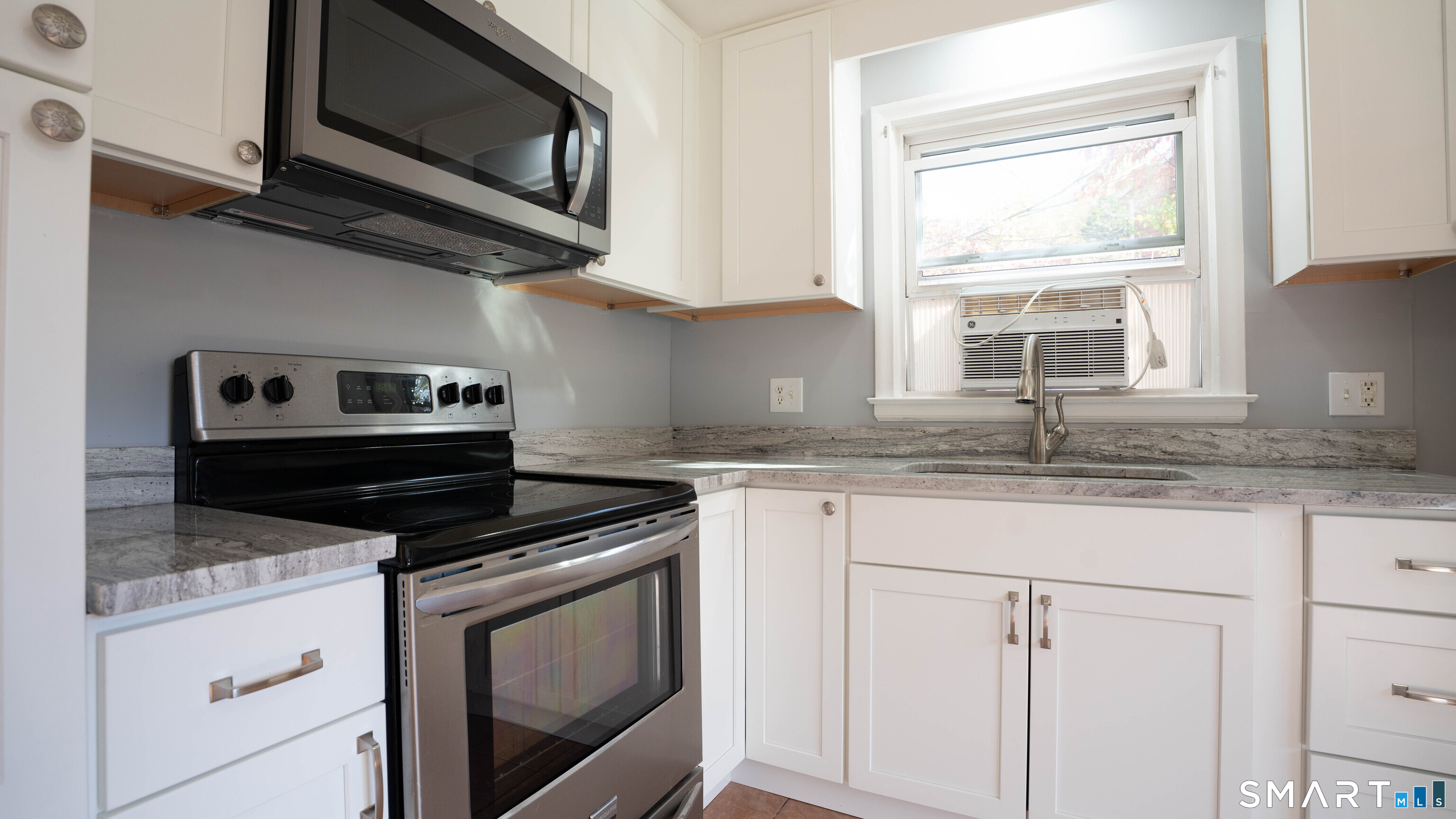 24 Coburn Circle Newington CT 06111