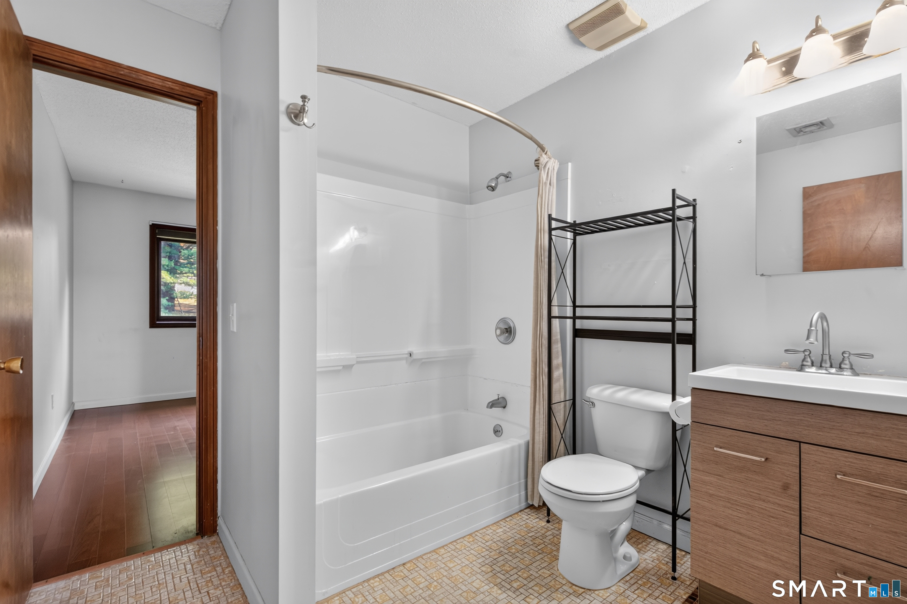 1104 Summer Hill Drive South Windsor CT 06074