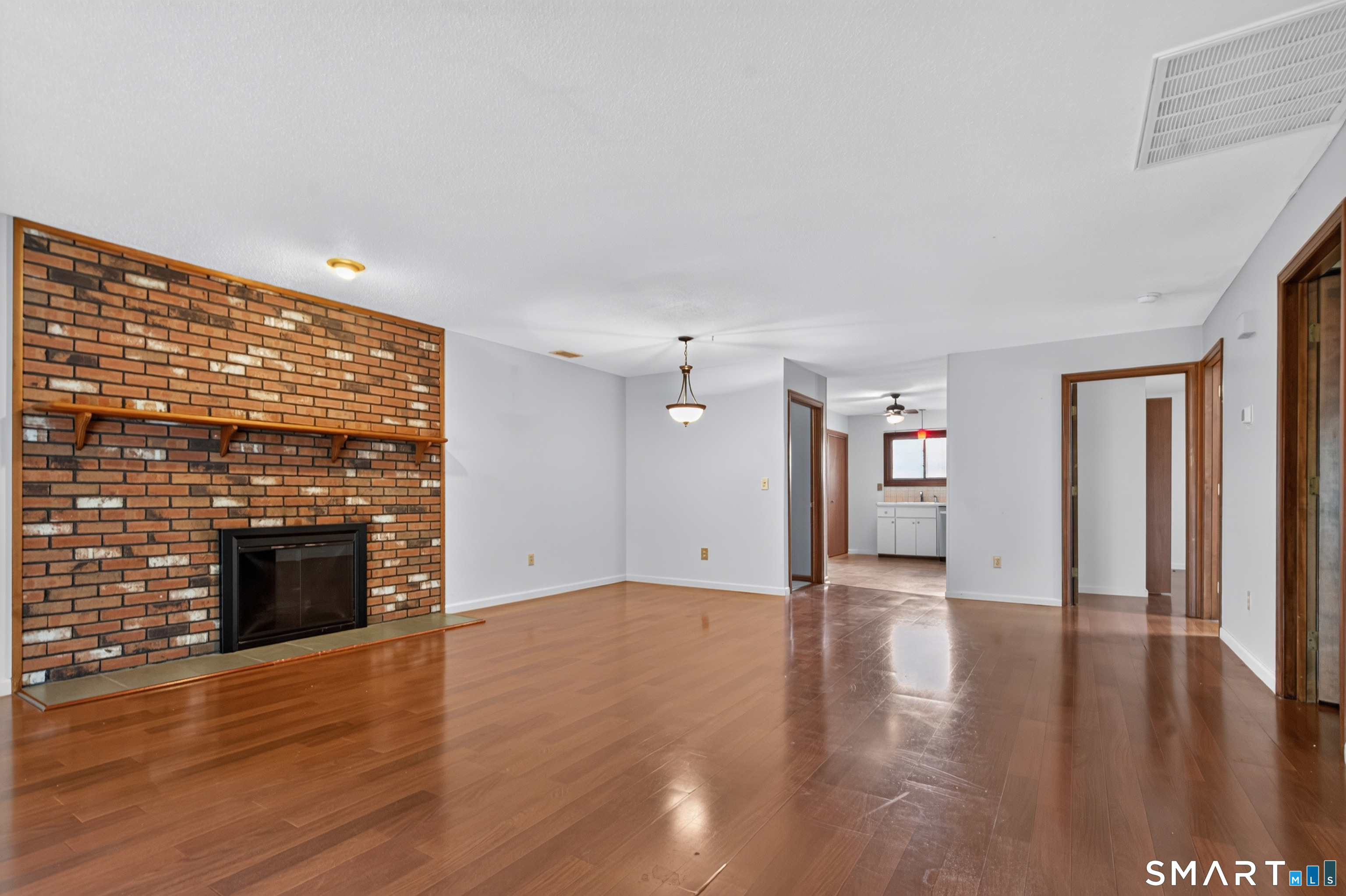 1104 Summer Hill Drive South Windsor CT 06074