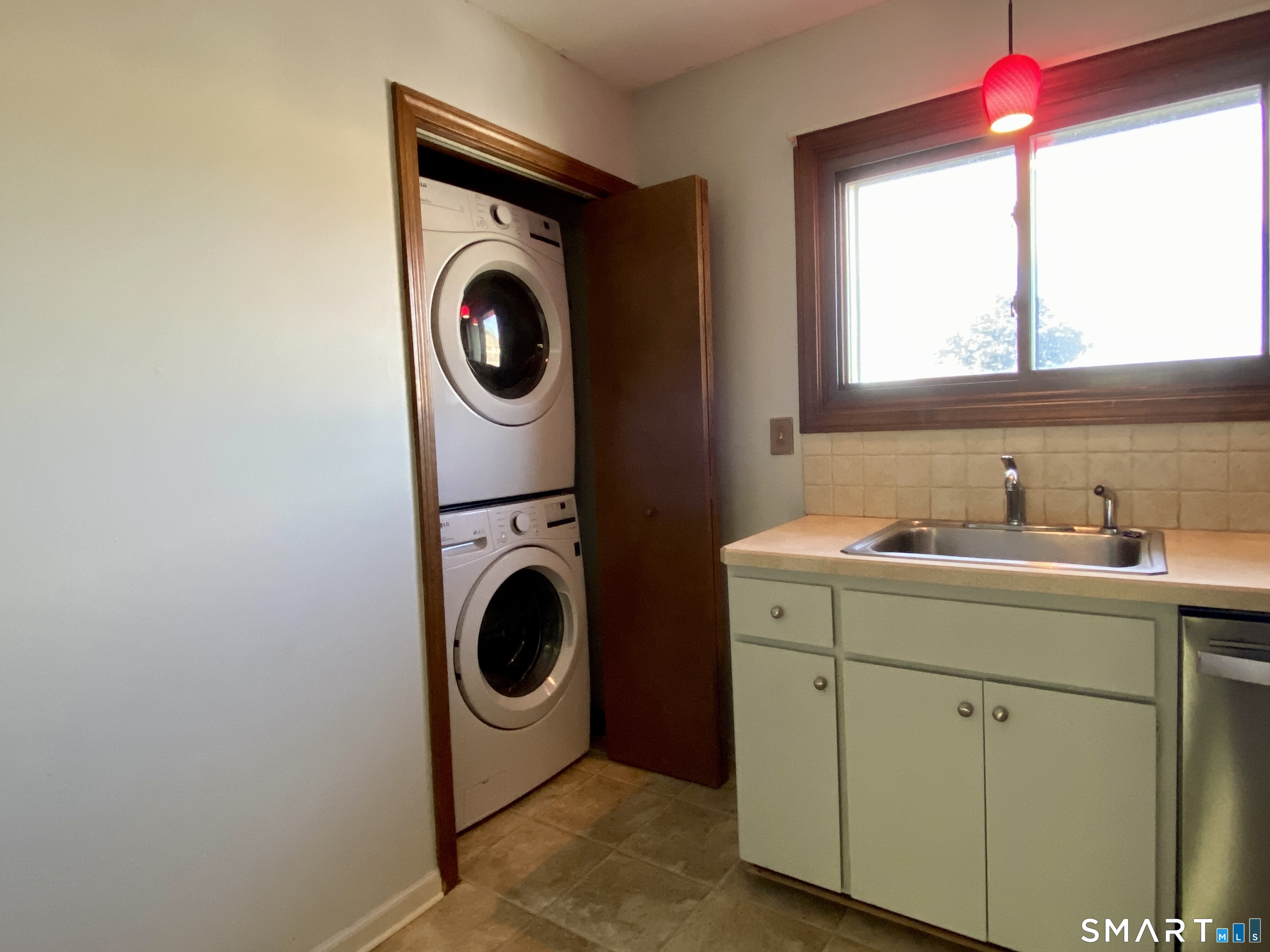 1104 Summer Hill Drive South Windsor CT 06074