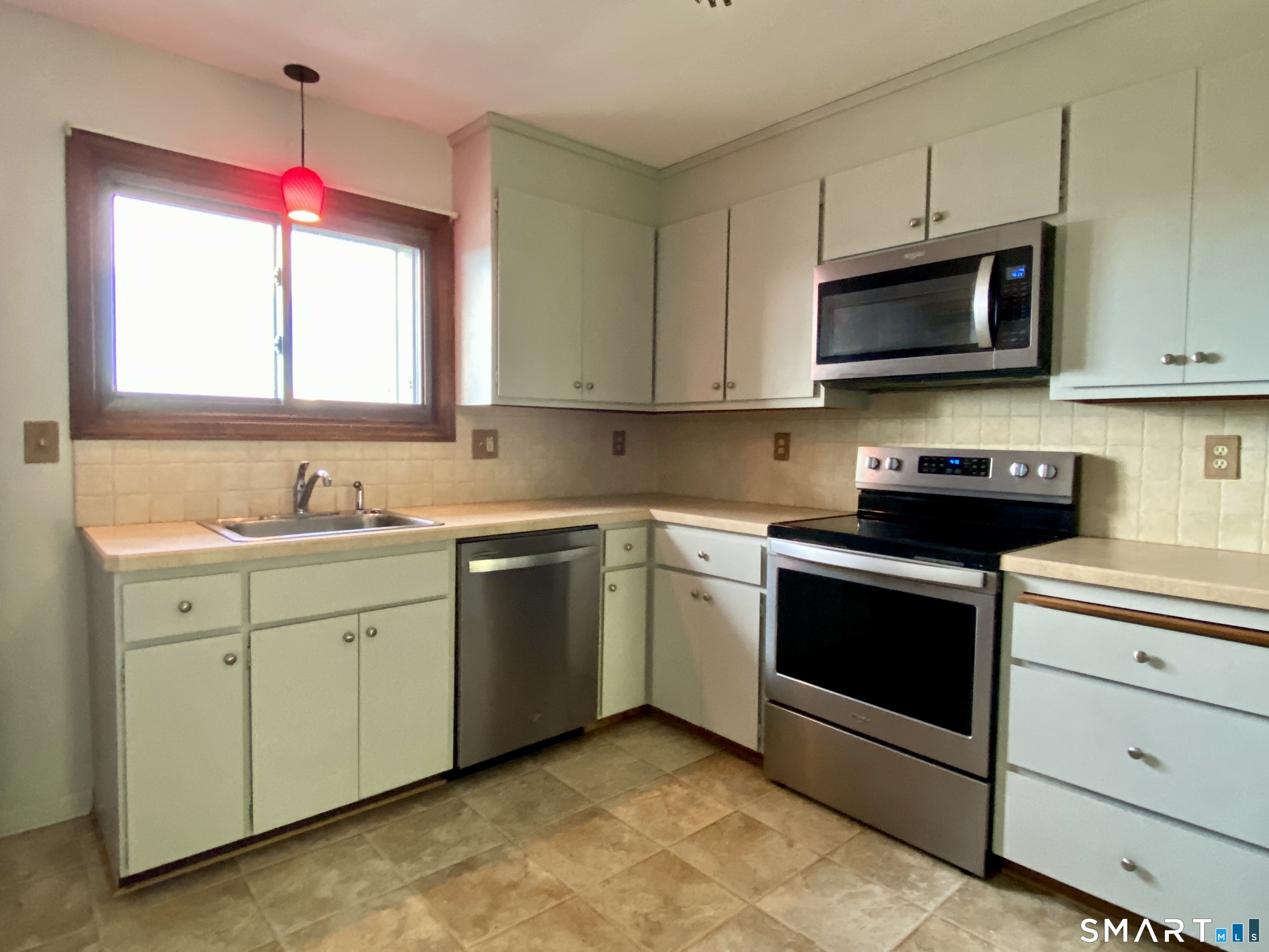 1104 Summer Hill Drive South Windsor CT 06074