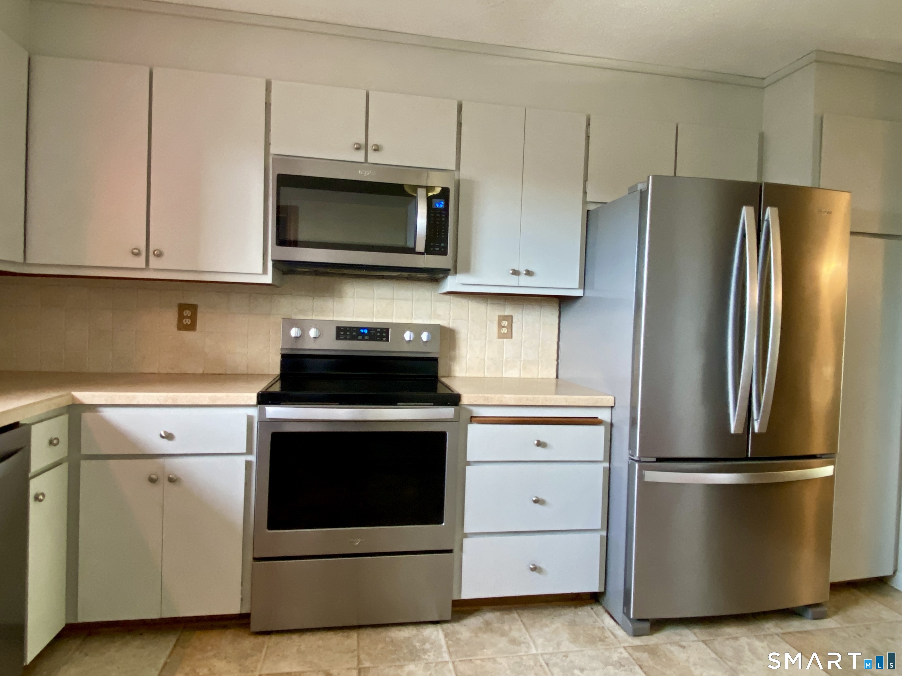 1104 Summer Hill Drive South Windsor CT 06074