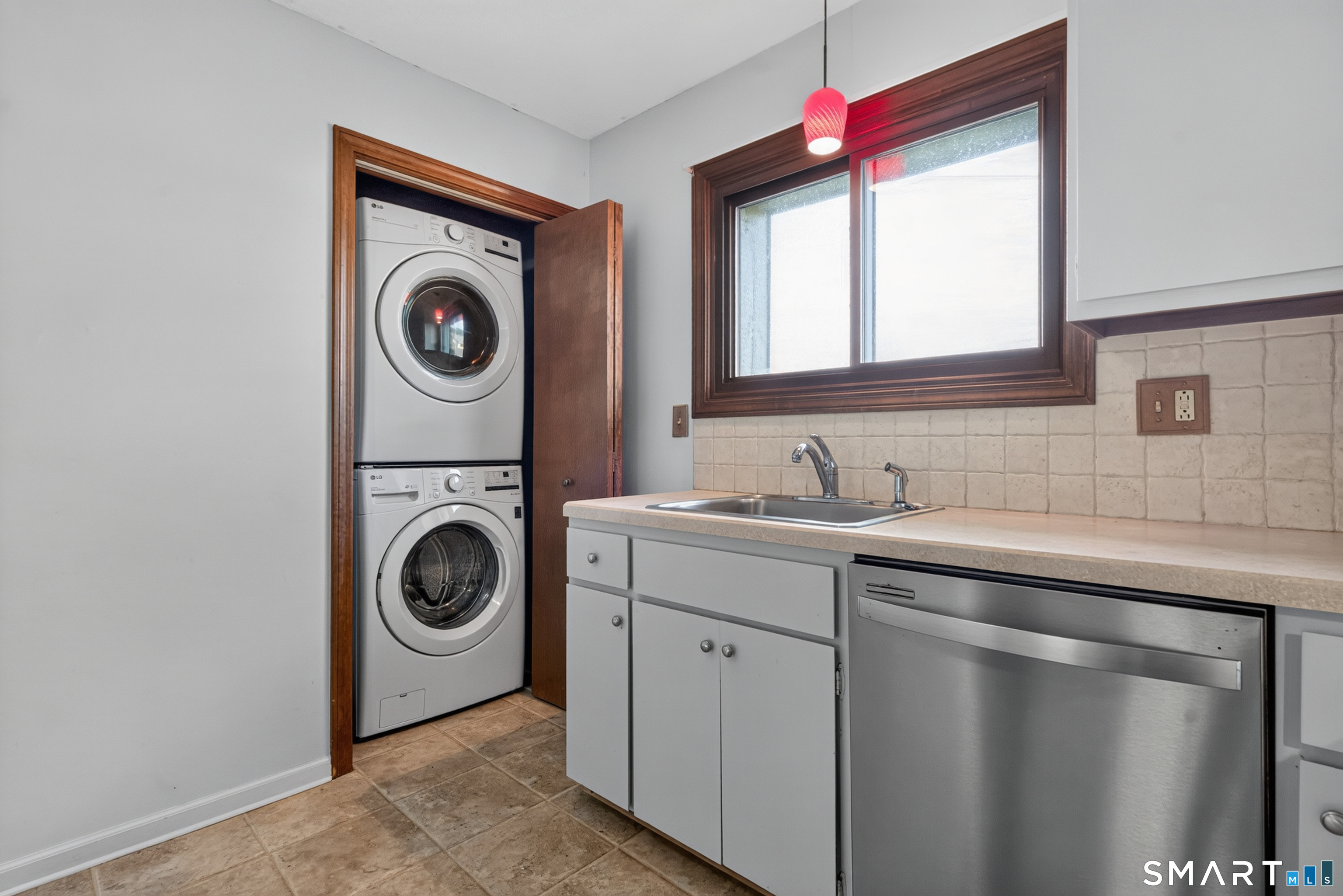 1104 Summer Hill Drive South Windsor CT 06074