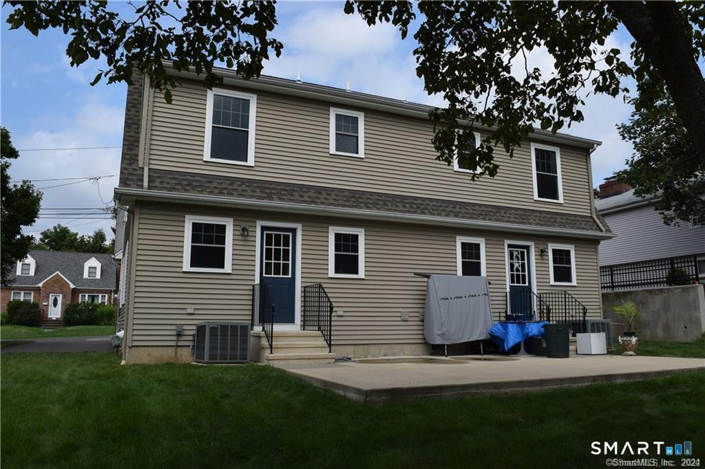 562 Light Street Stratford CT 06614