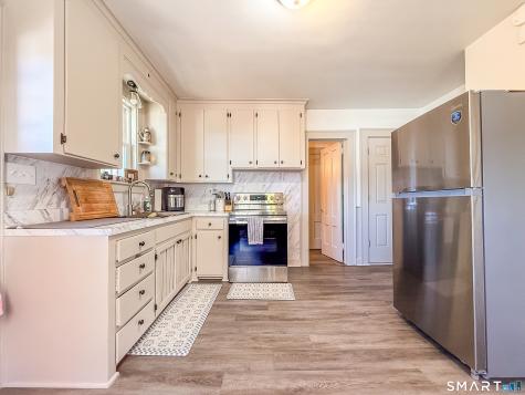 14 Pease Avenue Middletown CT 06457