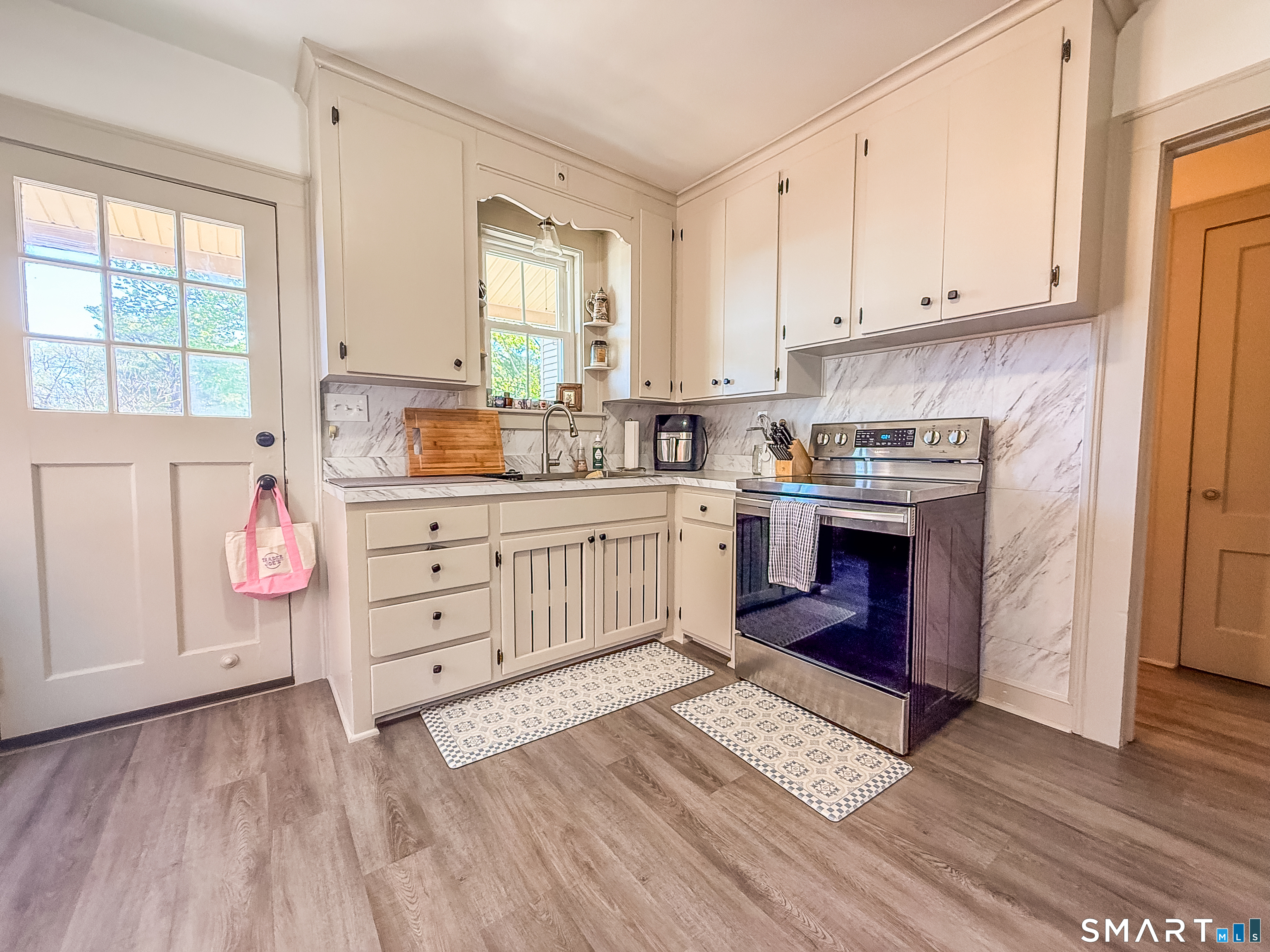 14 Pease Avenue Middletown CT 06457