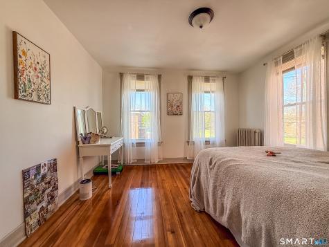 14 Pease Avenue Middletown CT 06457