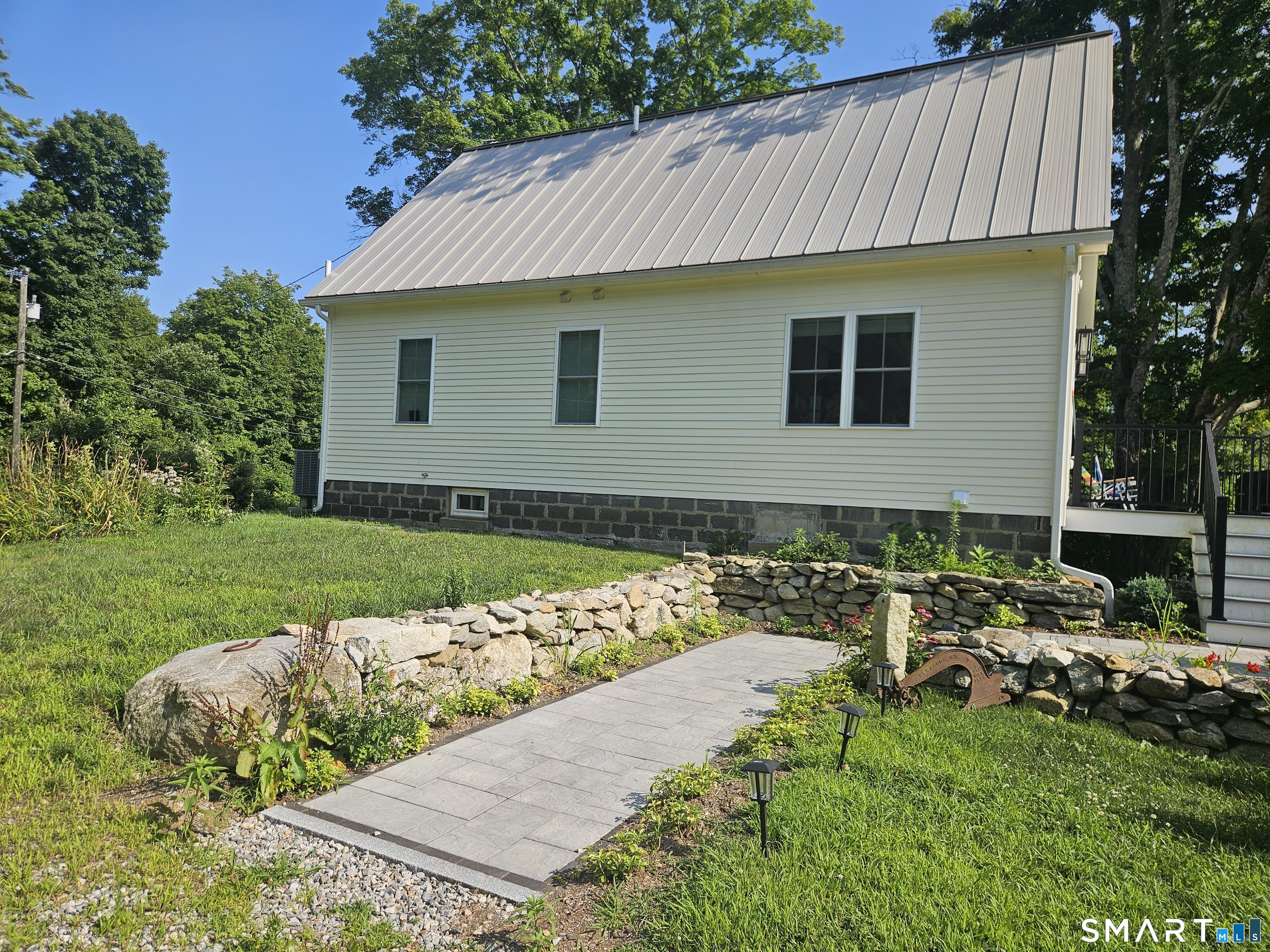15 North Brook Street Hampton CT 06247