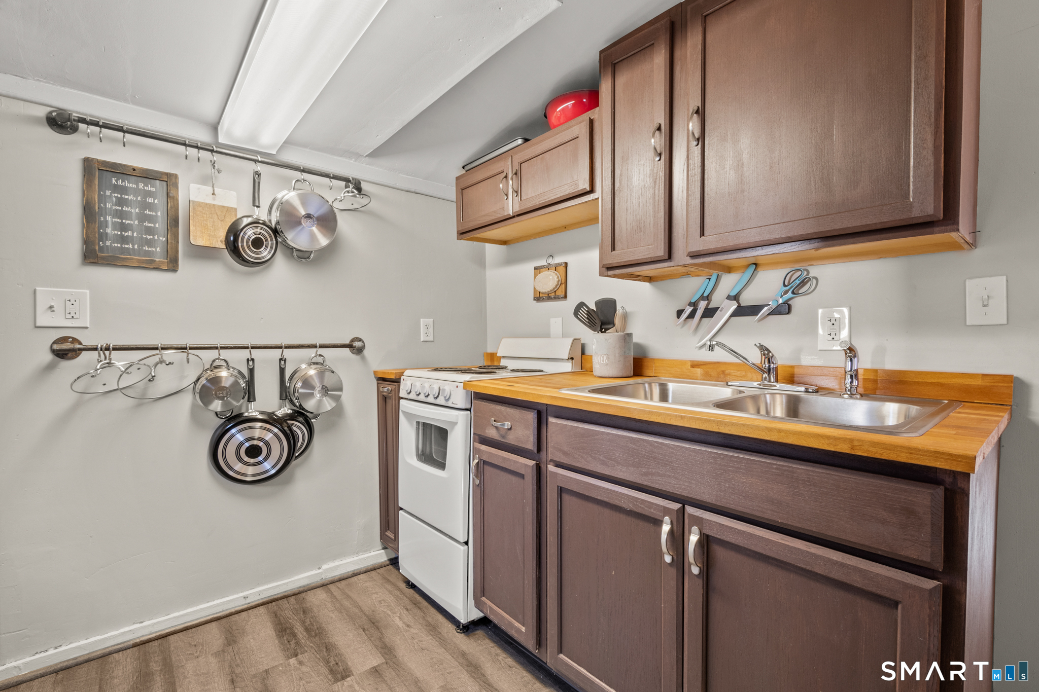 10 Cottage Street Windsor CT 06095
