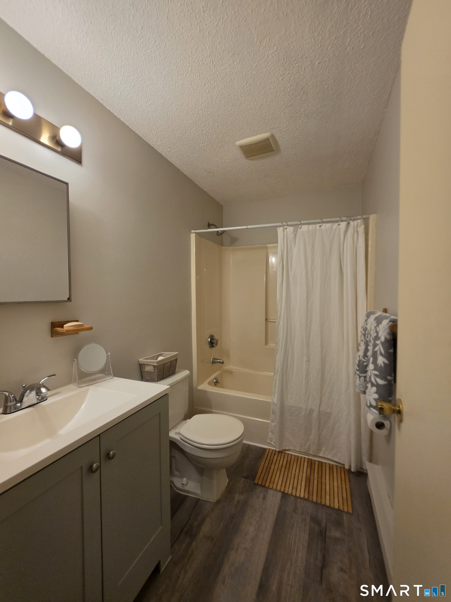 1568 Meriden Road Waterbury CT 06705