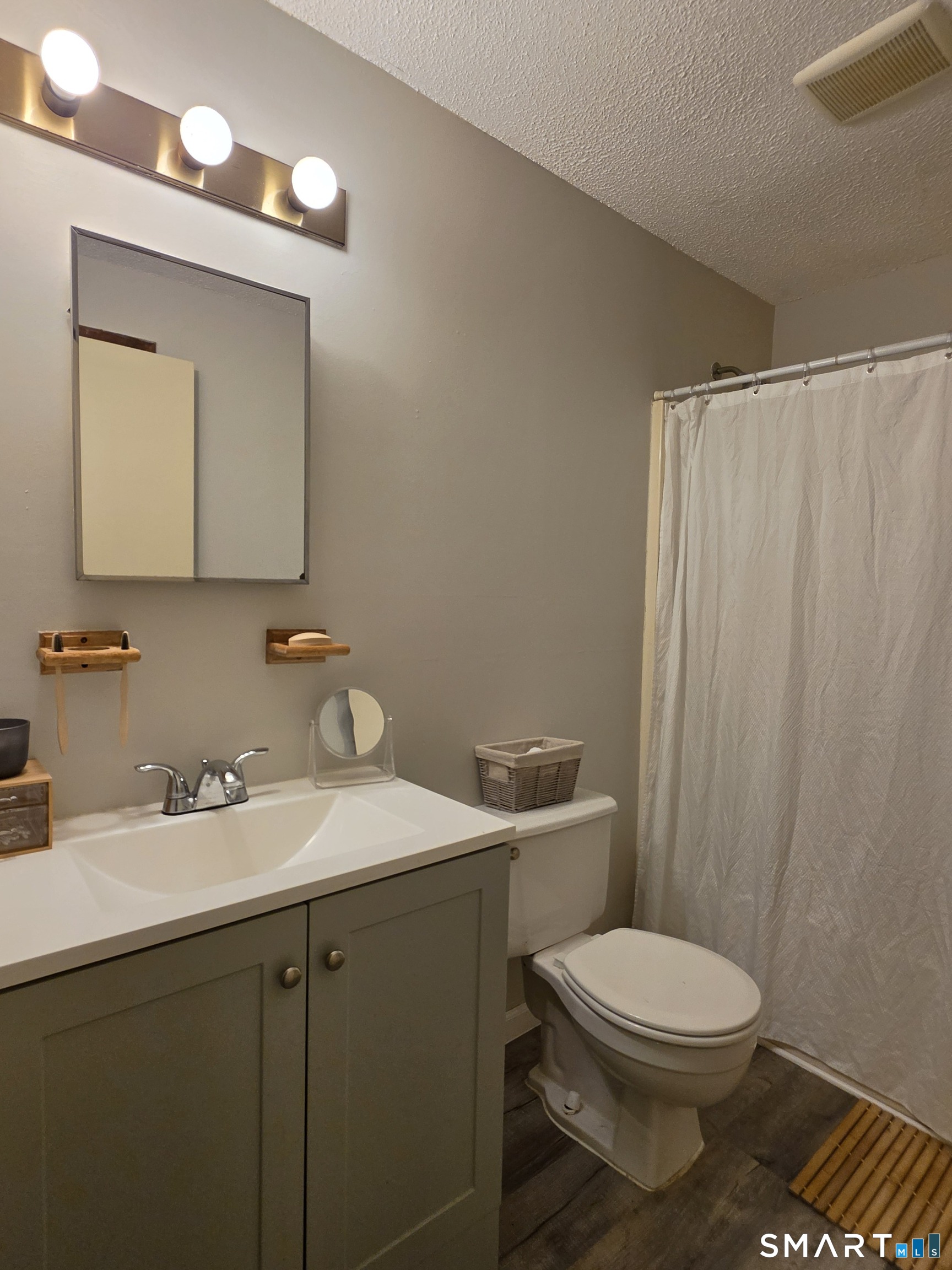 1568 Meriden Road Waterbury CT 06705