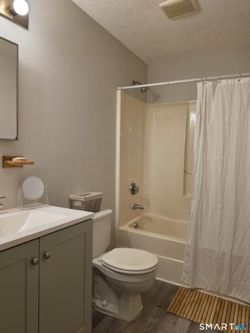 1568 Meriden Road Waterbury CT 06705