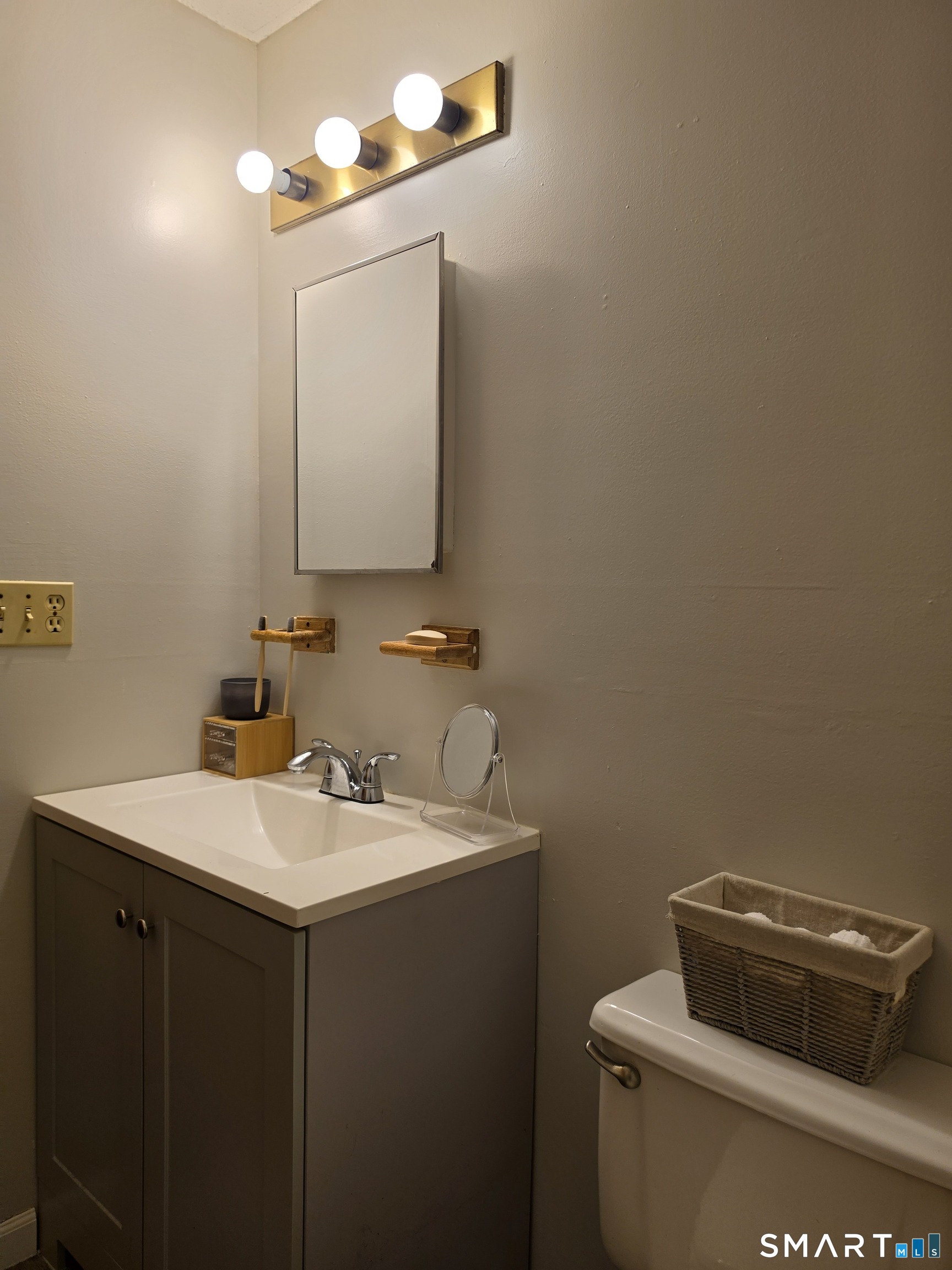 1568 Meriden Road Waterbury CT 06705