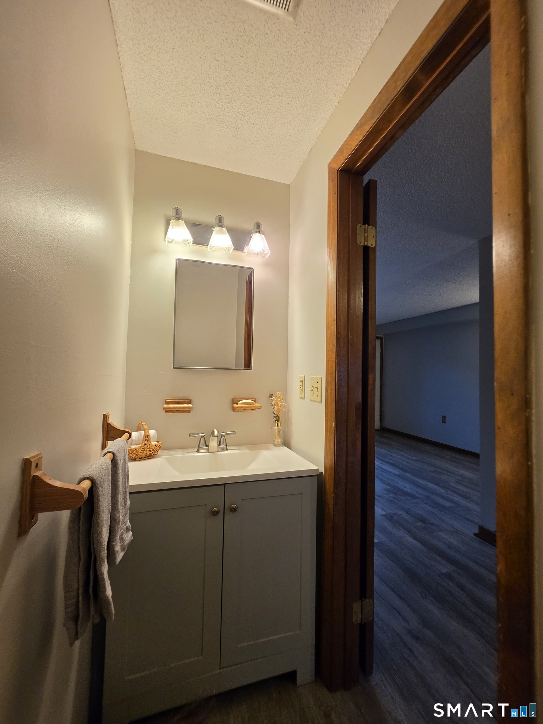 1568 Meriden Road Waterbury CT 06705