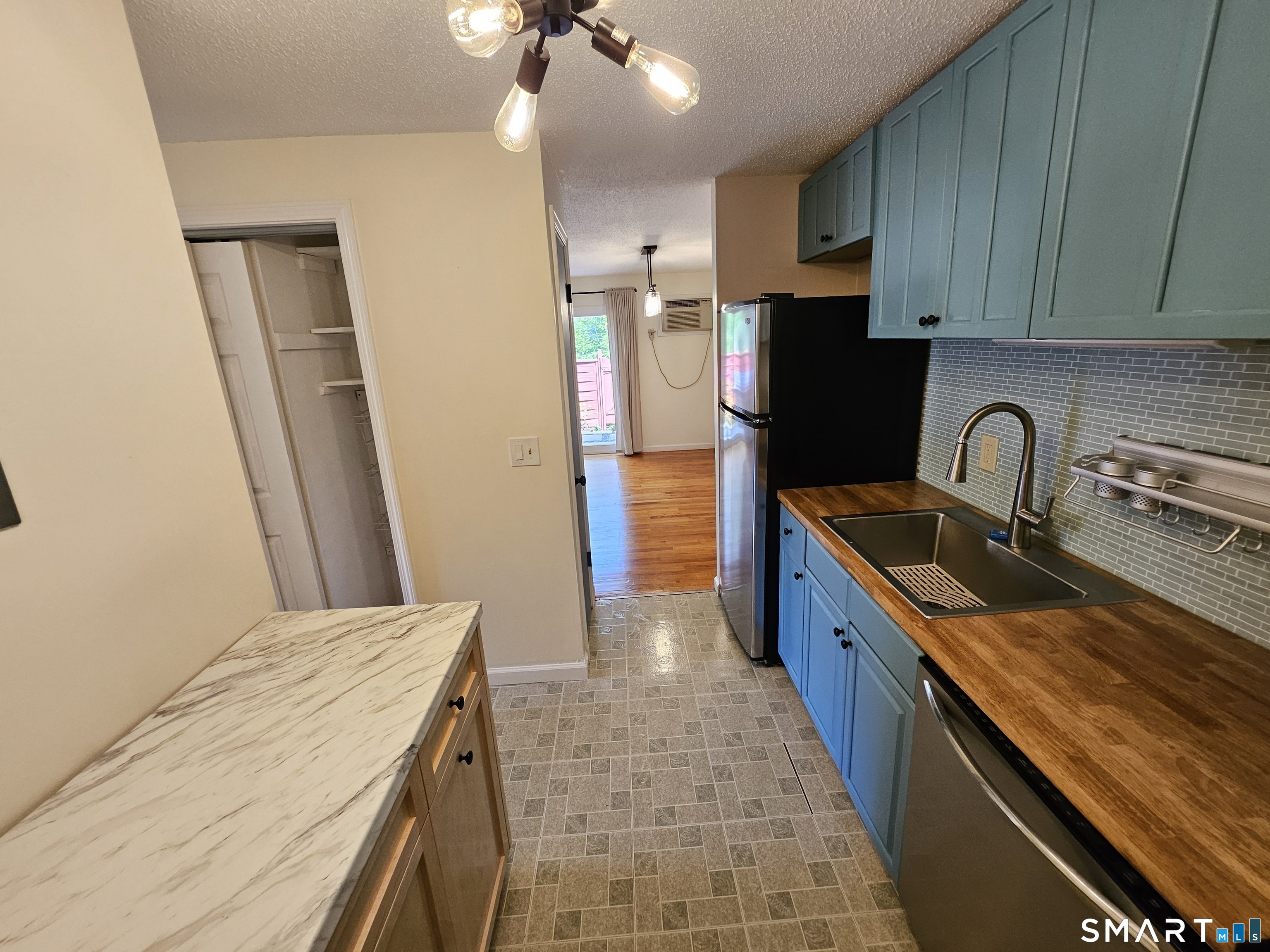 21 Sharon Lane Wethersfield CT 06109