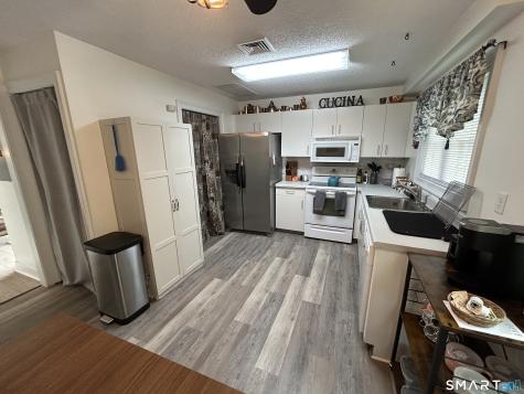 75 Redwood Drive East Haven CT 06513