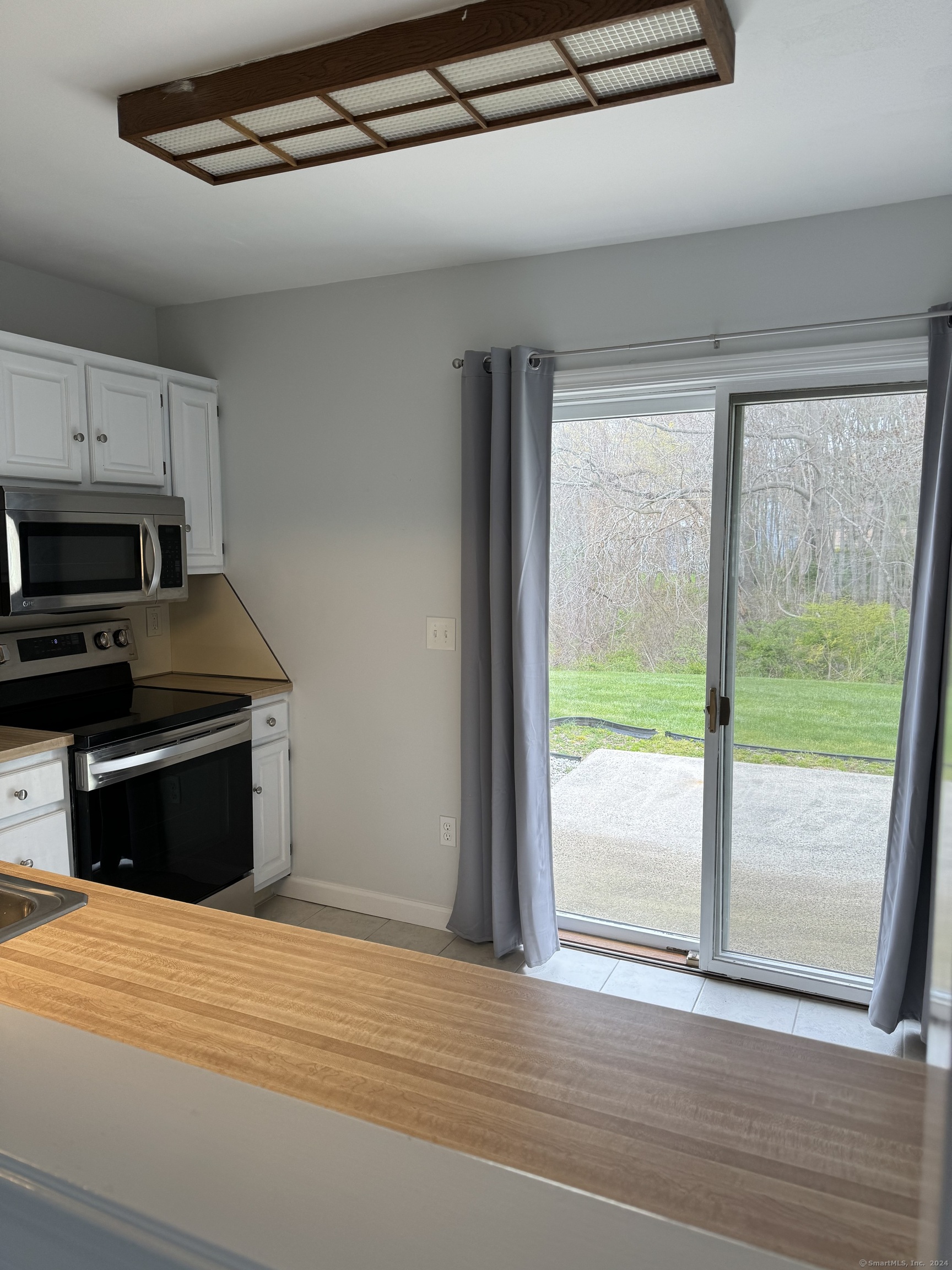 14 Plymouth Court Clinton CT 06413