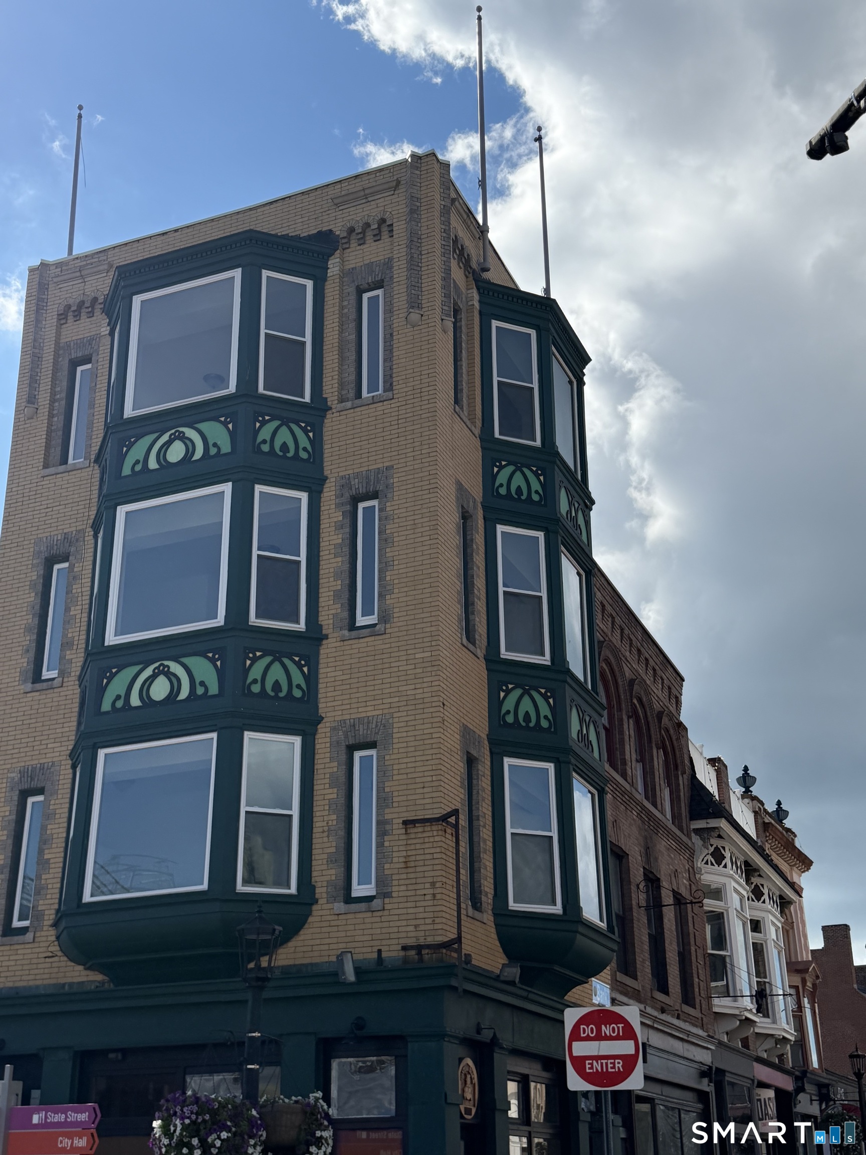 2 Bank Street New London CT 06320