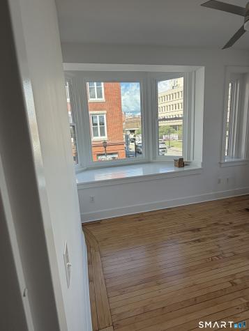2 Bank Street New London CT 06320