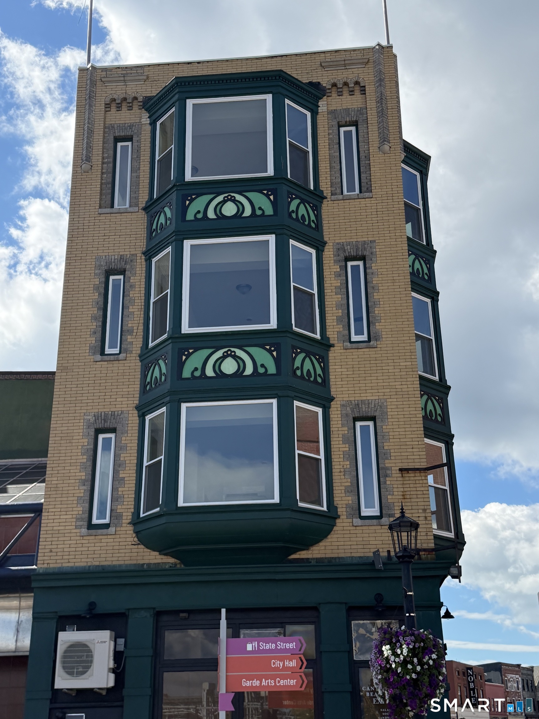 2 Bank Street New London CT 06320