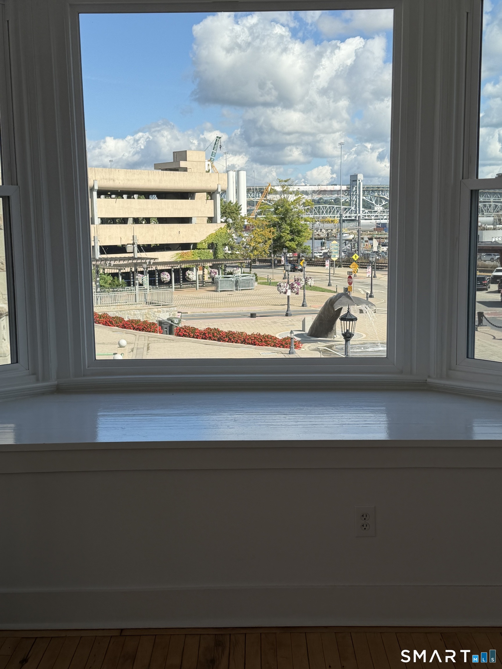 2 Bank Street New London CT 06320