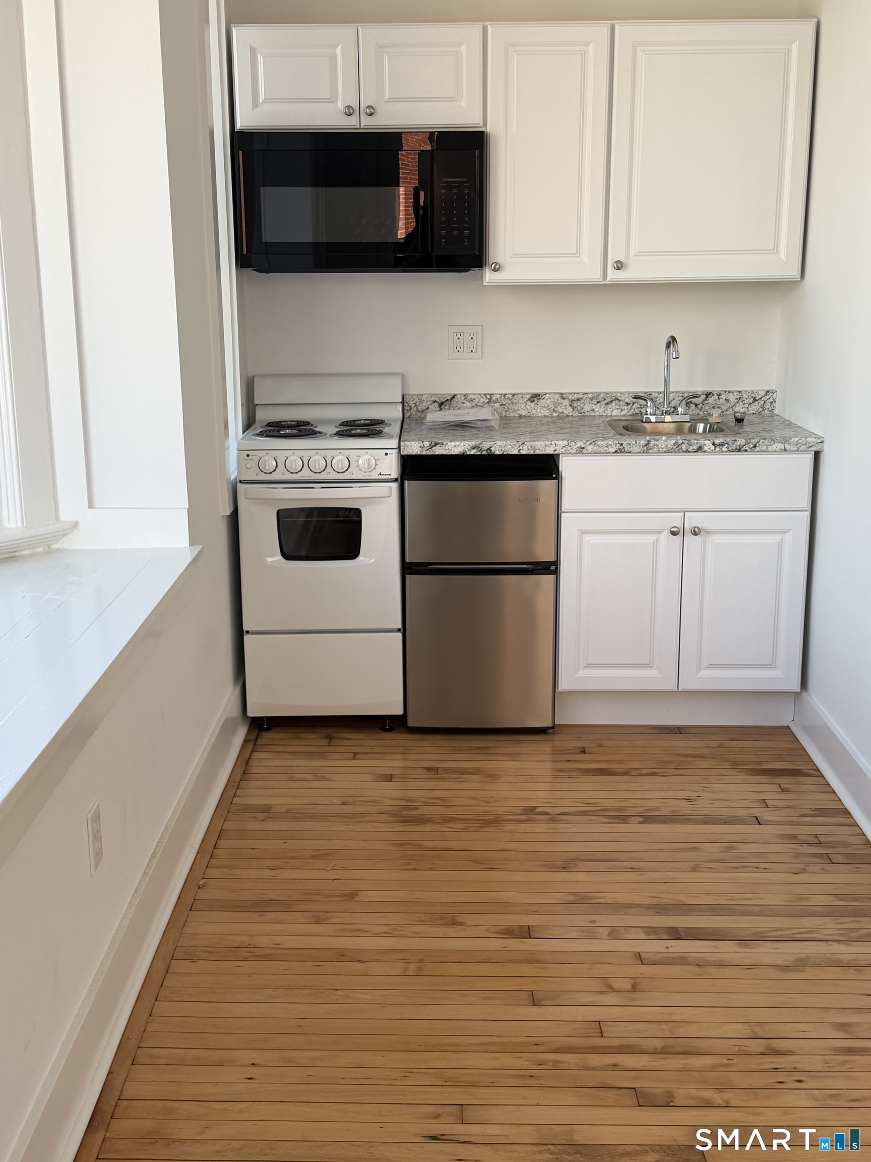 2 Bank Street New London CT 06320