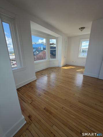 2 Bank Street New London CT 06320