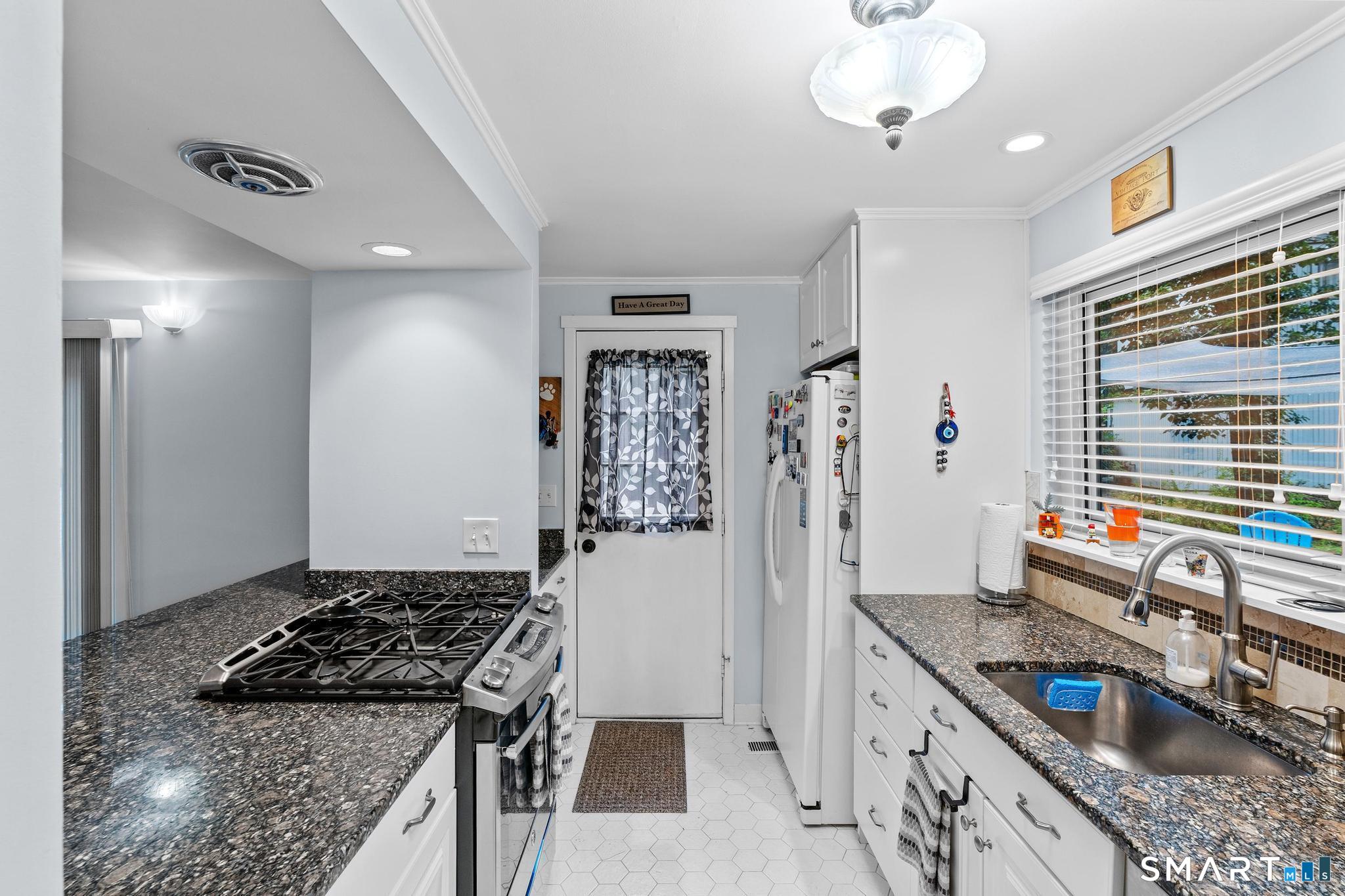 7 Pond Circle Avon CT 06001