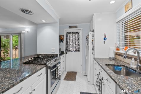 7 Pond Circle Avon CT 06001