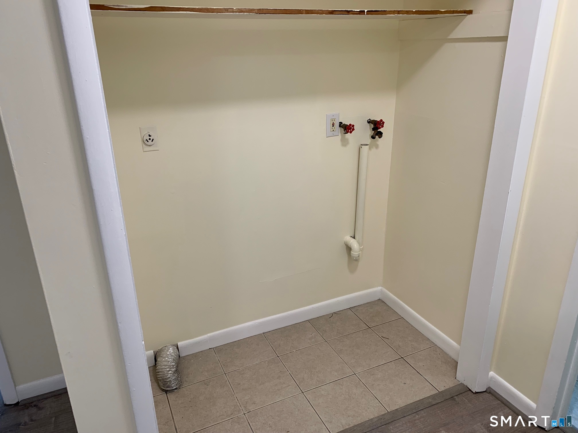 12 Irving Place Danbury CT 06810