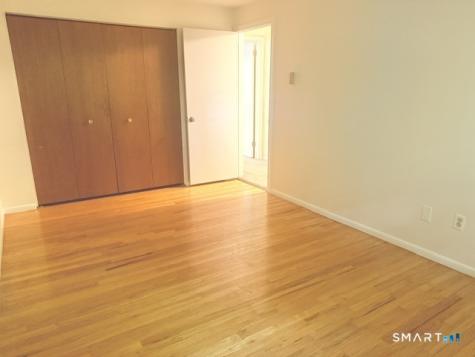 453 Robin Court Cheshire CT 06410