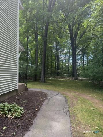 453 Robin Court Cheshire CT 06410