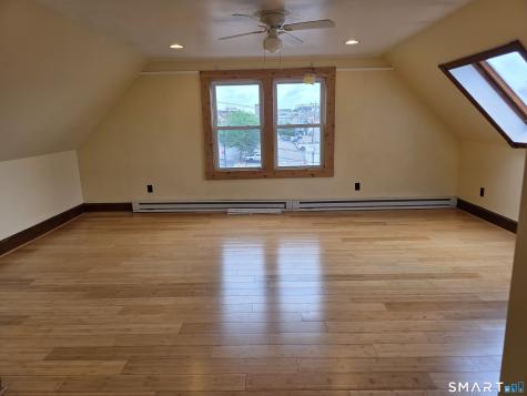16 Tilley Street New London CT 06320