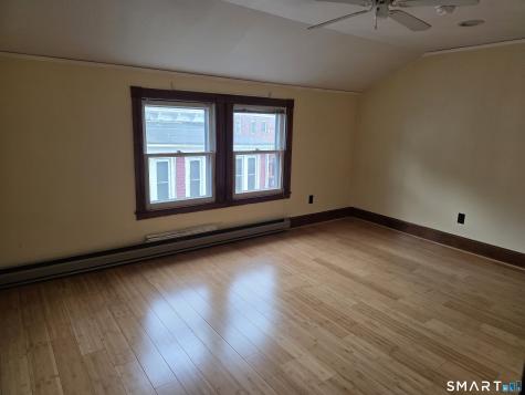 16 Tilley Street New London CT 06320