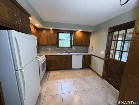 40 Wooding Street Bristol CT 06010