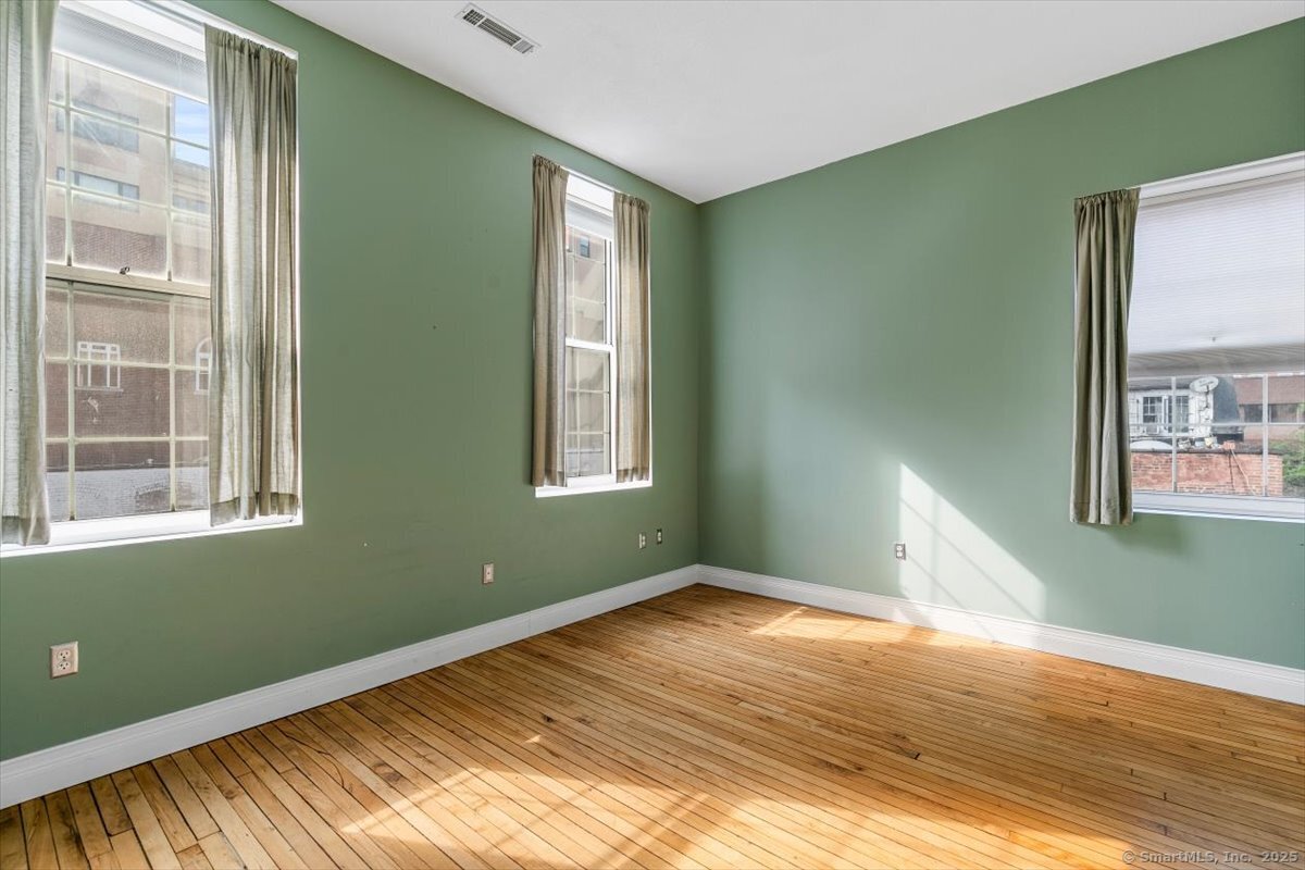 196 Crown Street New Haven CT 06511