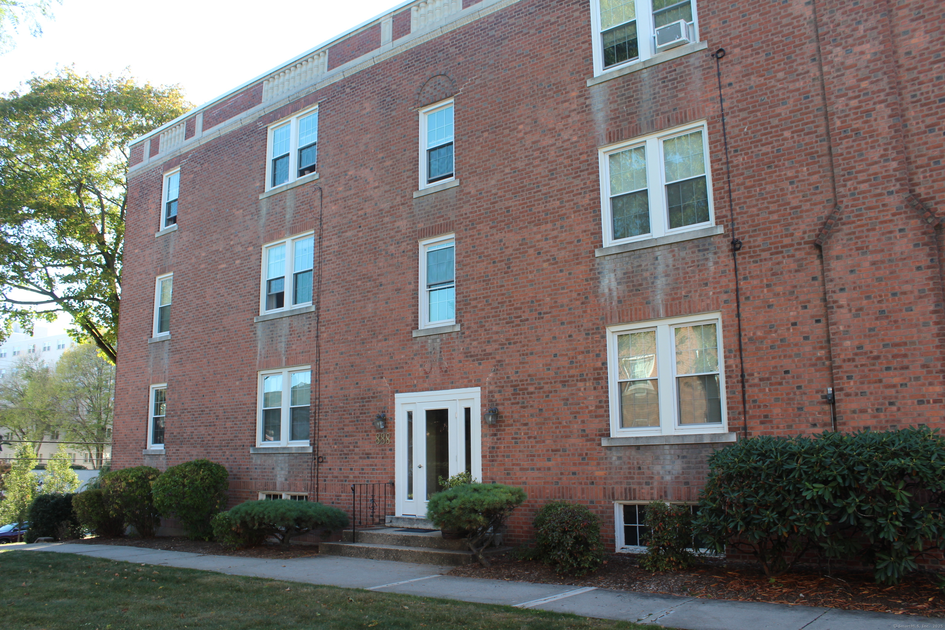 888 Farmington Avenue West Hartford CT 06119