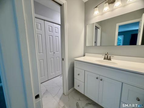 562 Oak Avenue Cheshire CT 06410